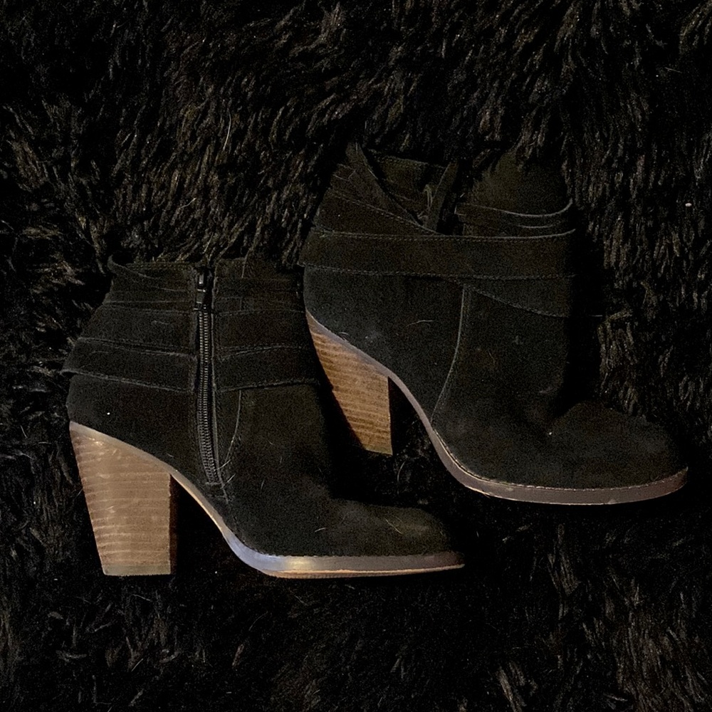 SOLE/SOCIETY